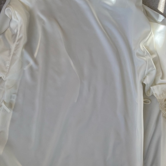 NET Flora Nikrooz Satin & Lace Robe - Picture 6 of 8